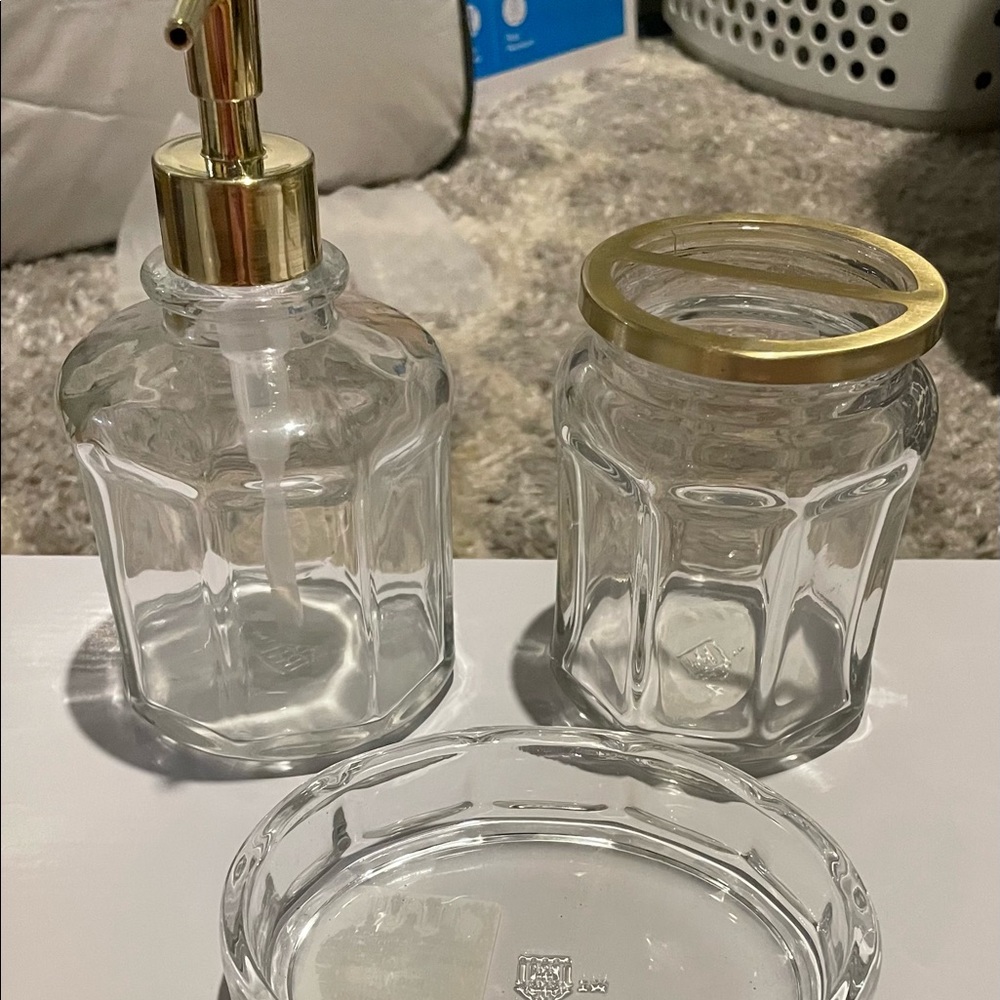Soap/ lotion dispenser| bar of soap holder| tooth brush holder| mini trash can
